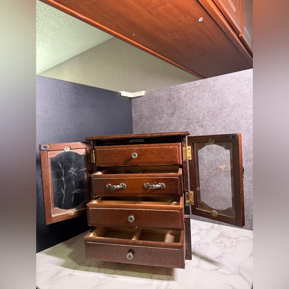 Elegant Wooden Jewelry Organizer